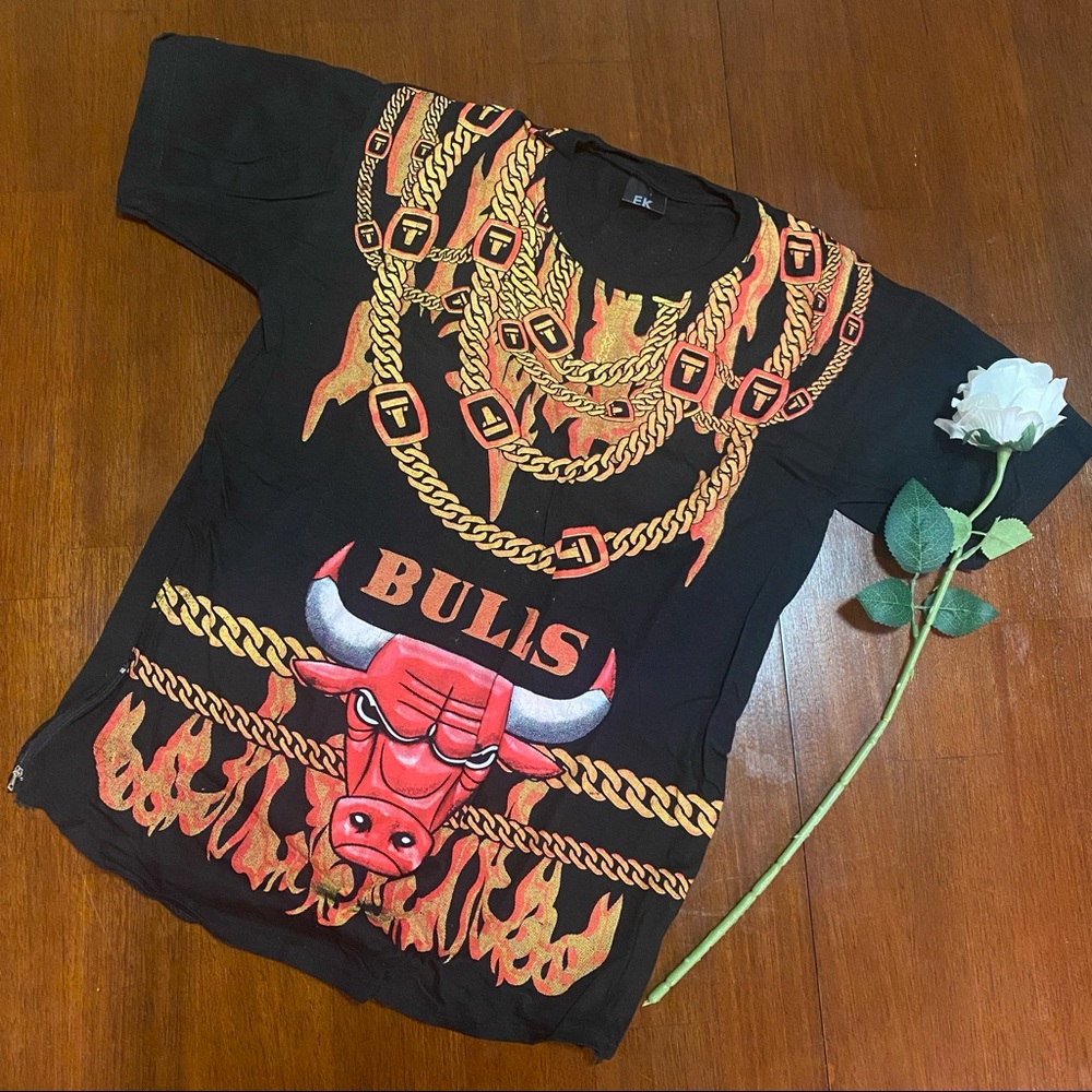 EK Kistens Men’s black shirt S/M Bulls on fire with chains